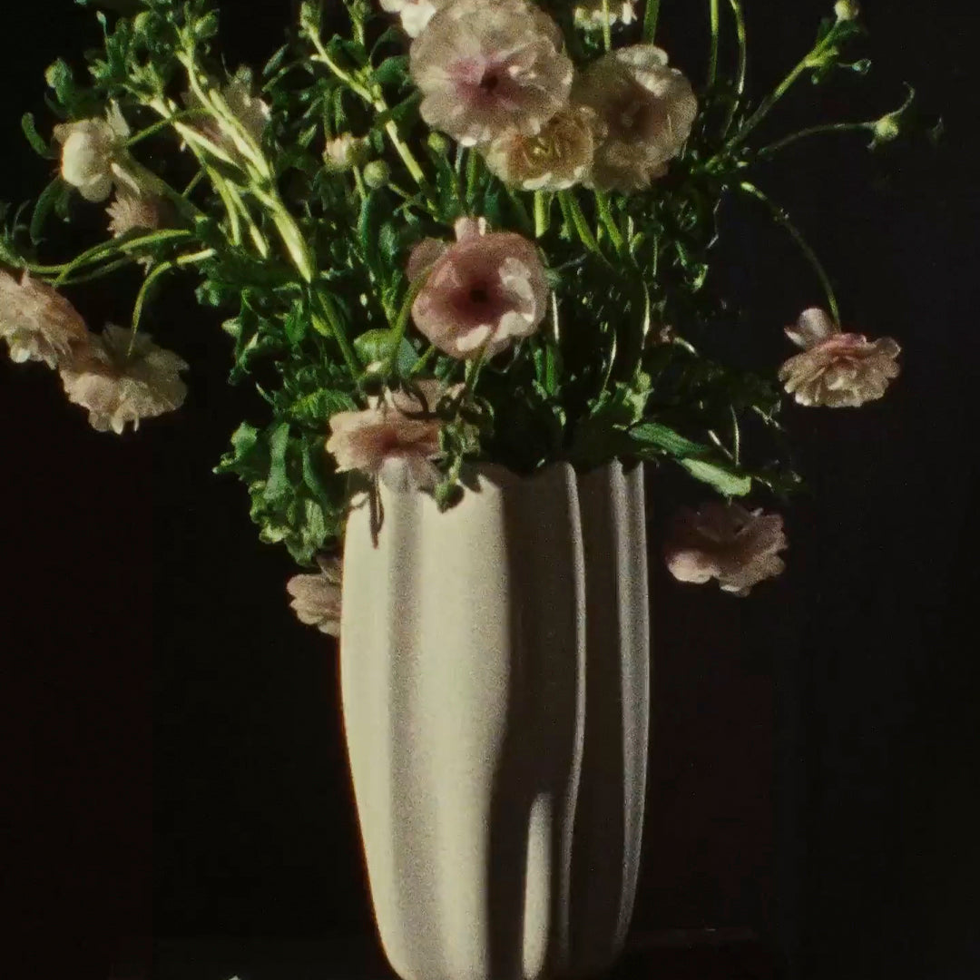 Nium Vase