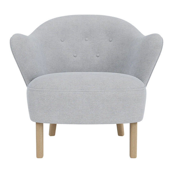 Stylish light gray chair with a curved back, button detailing, and natural wooden legs. Modern and cozy design.