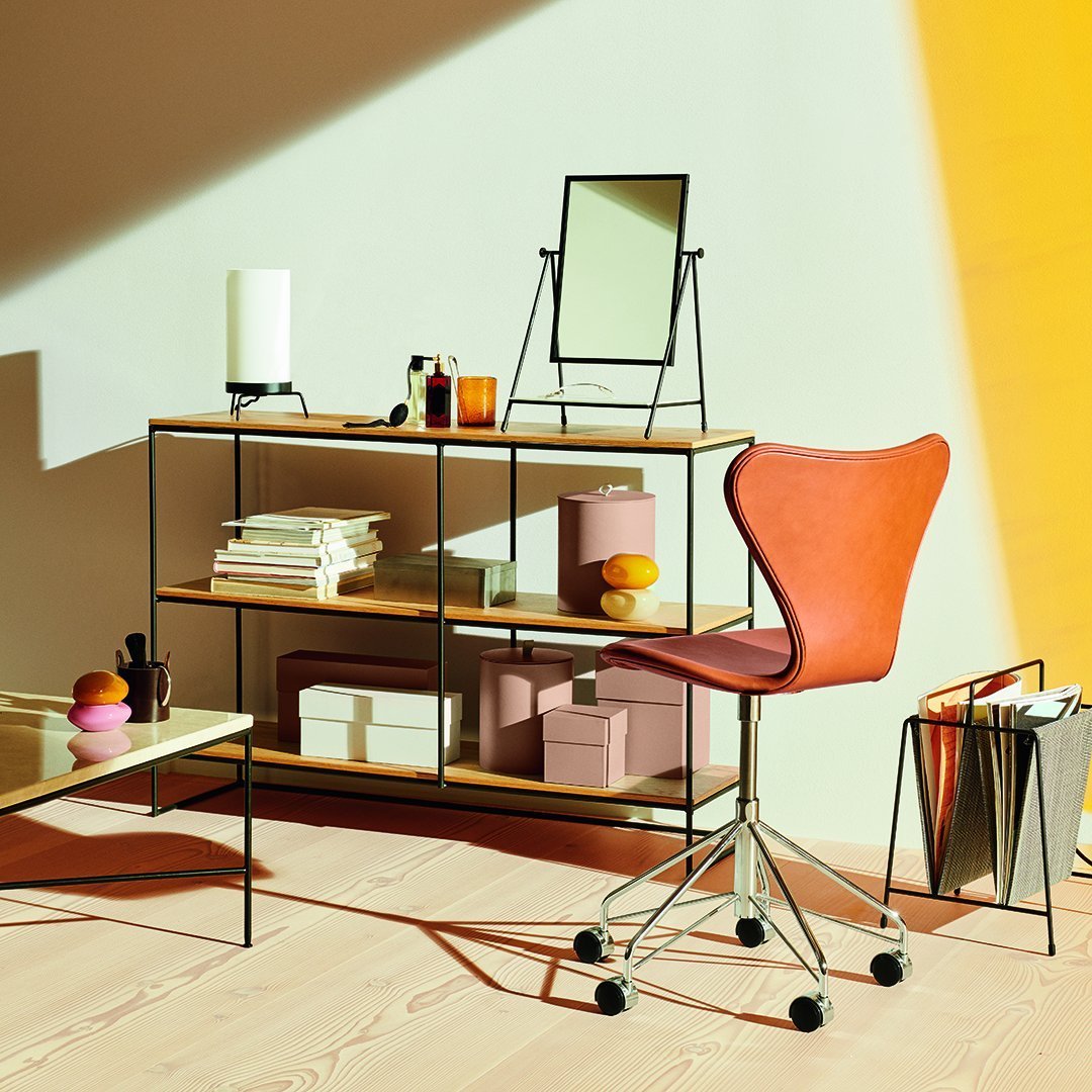 Series 7 Swivel Chair 3117 - Fully Upholstered – Danish Design Store