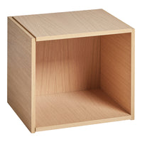 Light oak wood cube with a smooth finish, featuring a natural grain pattern and a minimalist design.