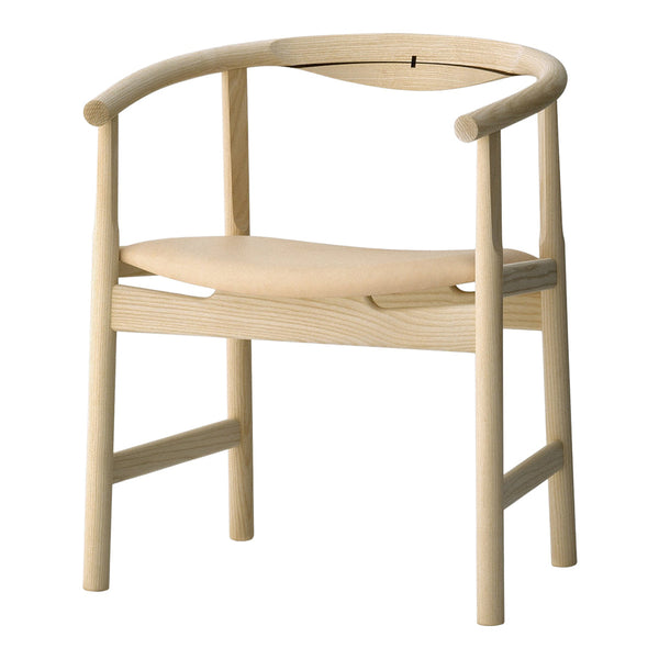 Light wood chair with smooth curves and minimalist design, showcasing natural wood grain for a modern aesthetic.