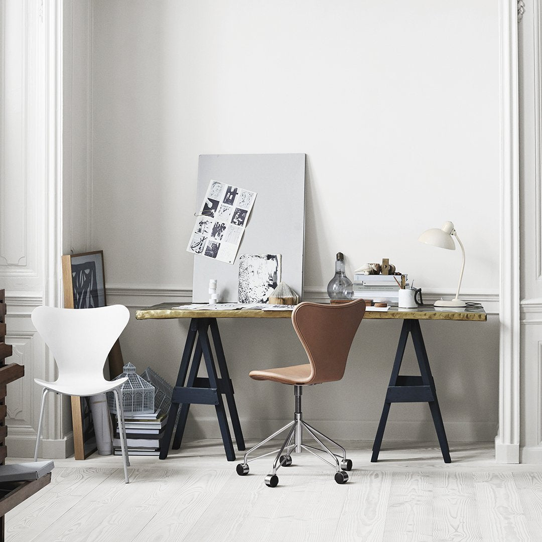 Series 7 Swivel Chair 3117 - Fully Upholstered – Danish Design Store