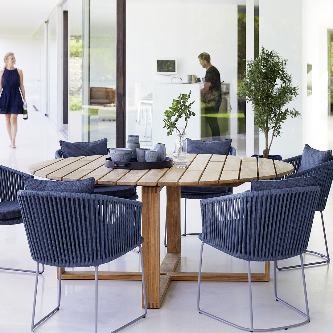 Endless Outdoor Dining Table - Round