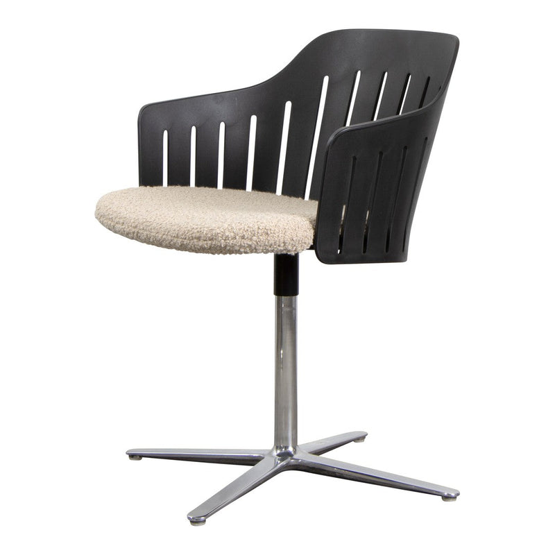 Black ergonomic chair with a cream, textured seat on a sleek chrome base. Modern design with vertical slats.