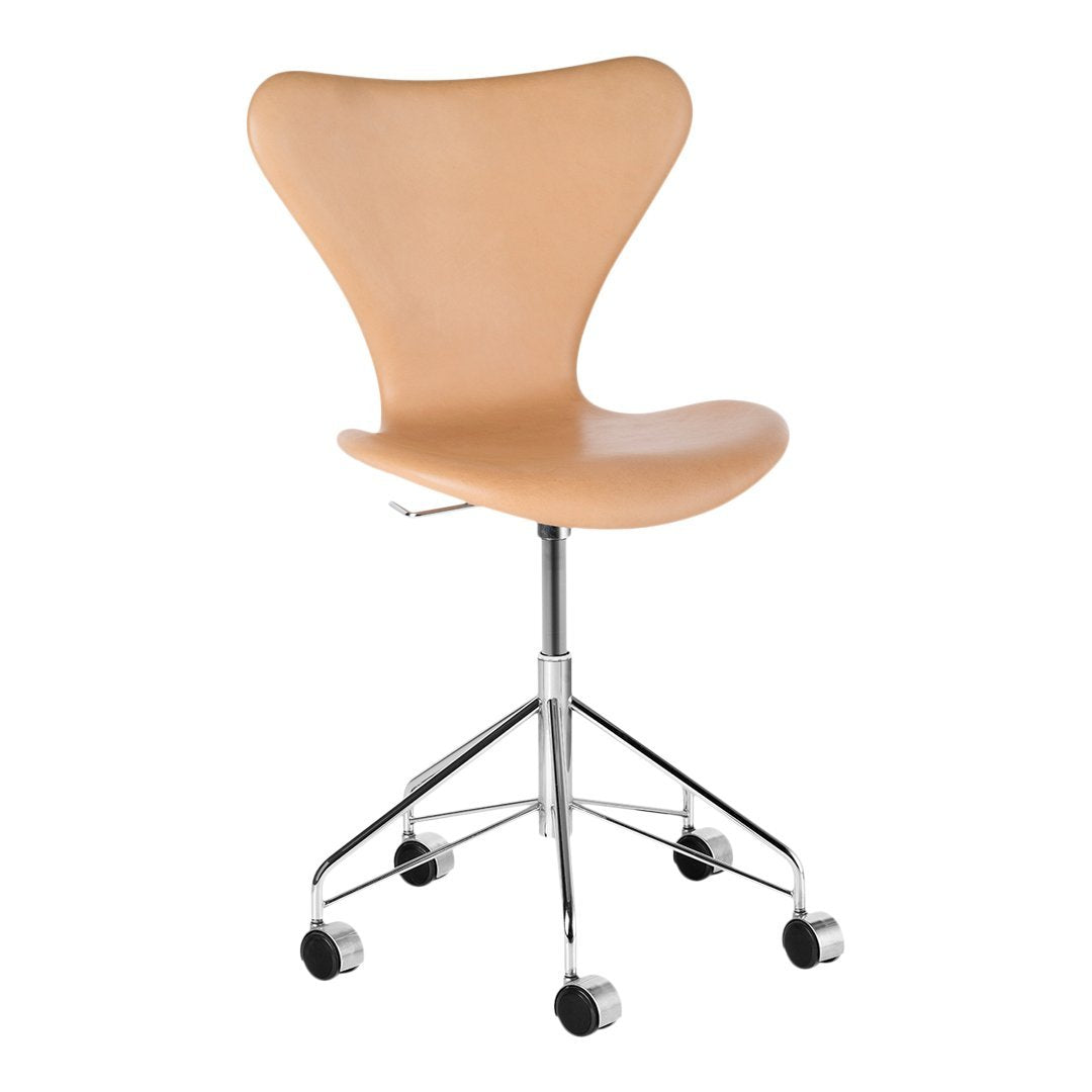 Series 7 Swivel Chair 3117 - Fully Upholstered – Danish Design Store