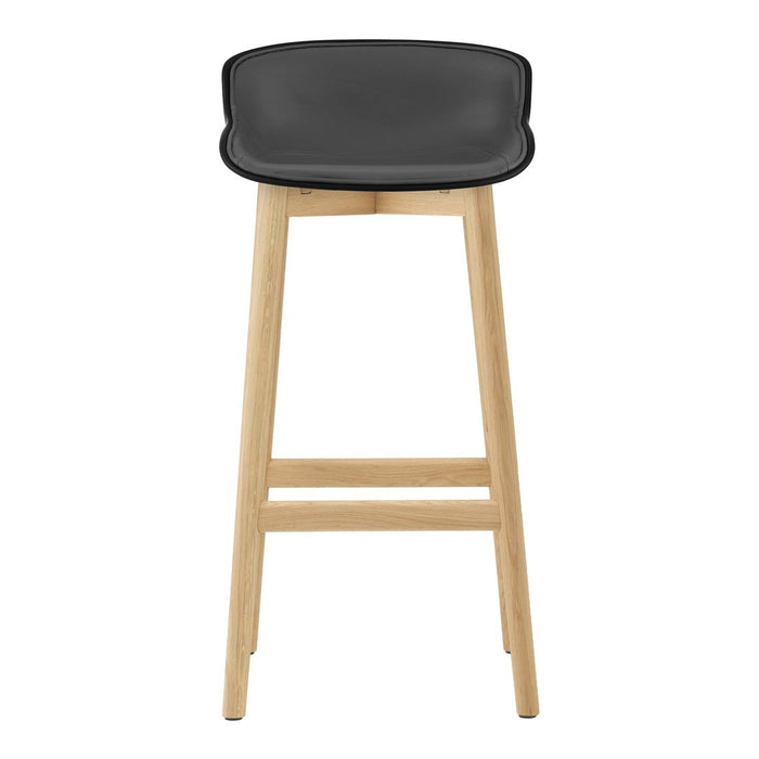 Black seat with smooth finish and natural wood legs in a minimalist design. Perfect for modern decor.