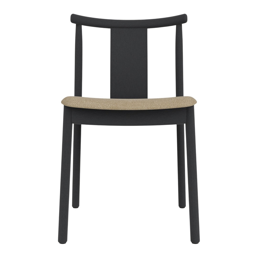 Black wooden chair with a sleek design and a natural-colored, woven seat. Modern and minimalist style.