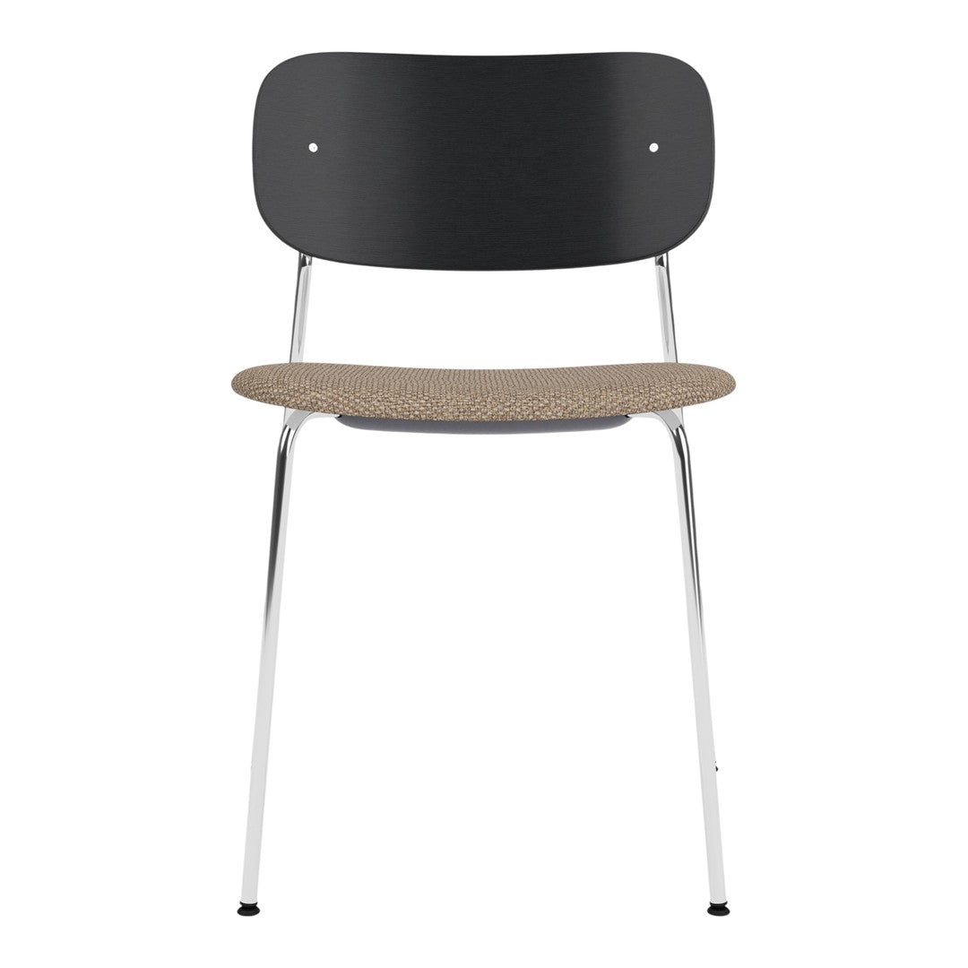 Black chair with a cork seat and chrome legs, featuring a sleek, minimalist design. Perfect for modern interiors.