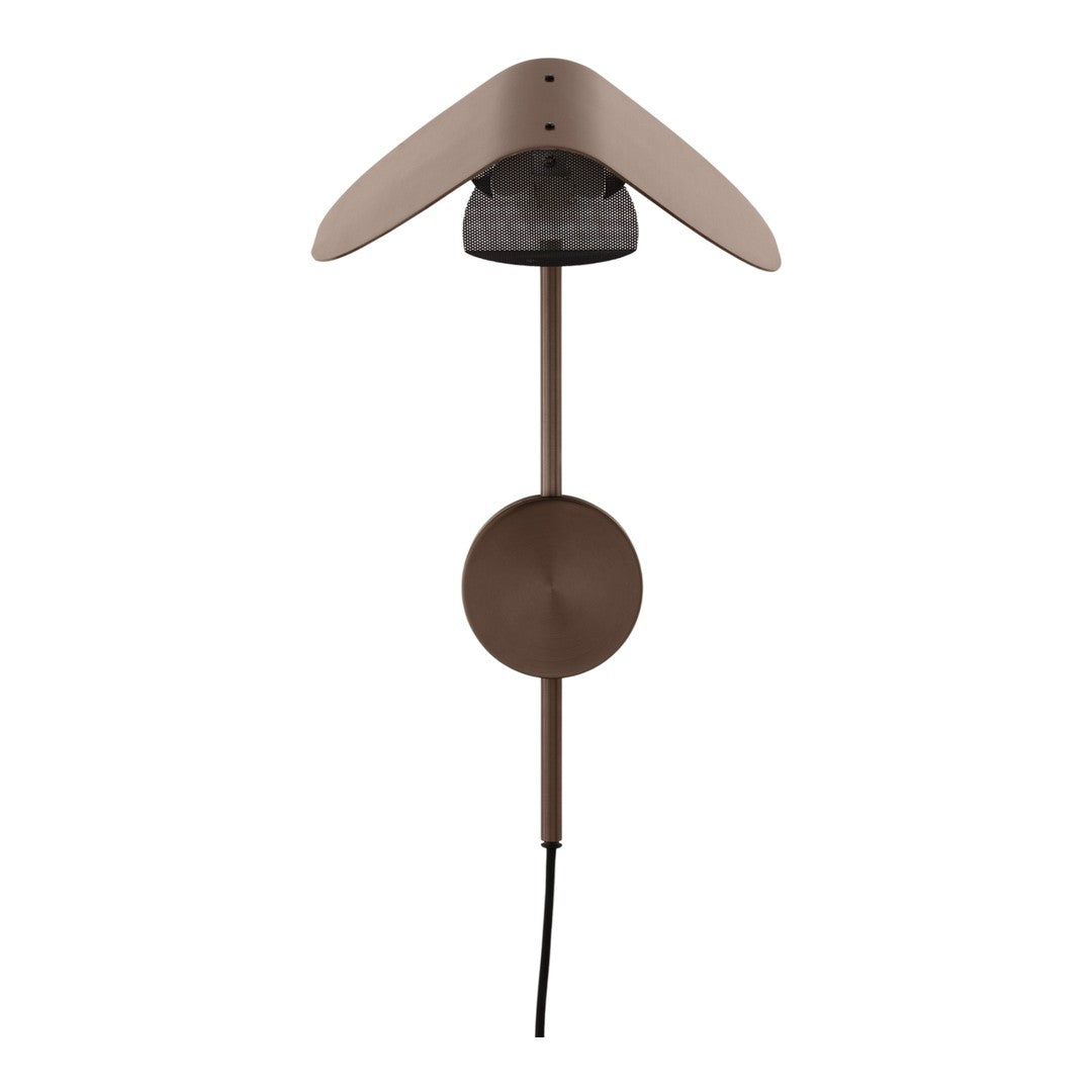 Brown industrial-style floor lamp with a sleek, minimal design and mesh accents. Perfect for modern interiors.