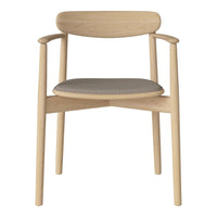 Natural wood chair with a light finish and a gray upholstered seat. Minimalist design, simple lines. Ideal for modern decor.