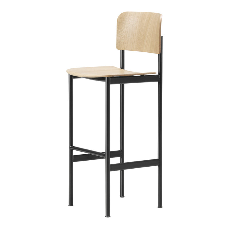 Light wood seat with a natural finish, paired with a sleek black metal frame for a modern look.