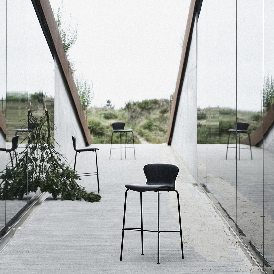 Low bar online table and chairs