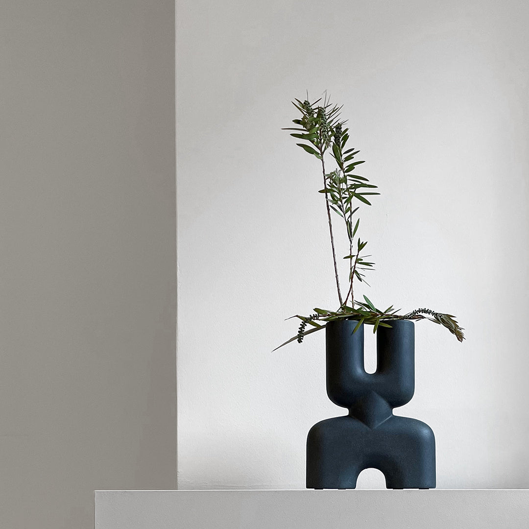 花瓶・フラワースタンド 101  Cobra Double Mini Black Cobra Double Vase – Danish Design Store