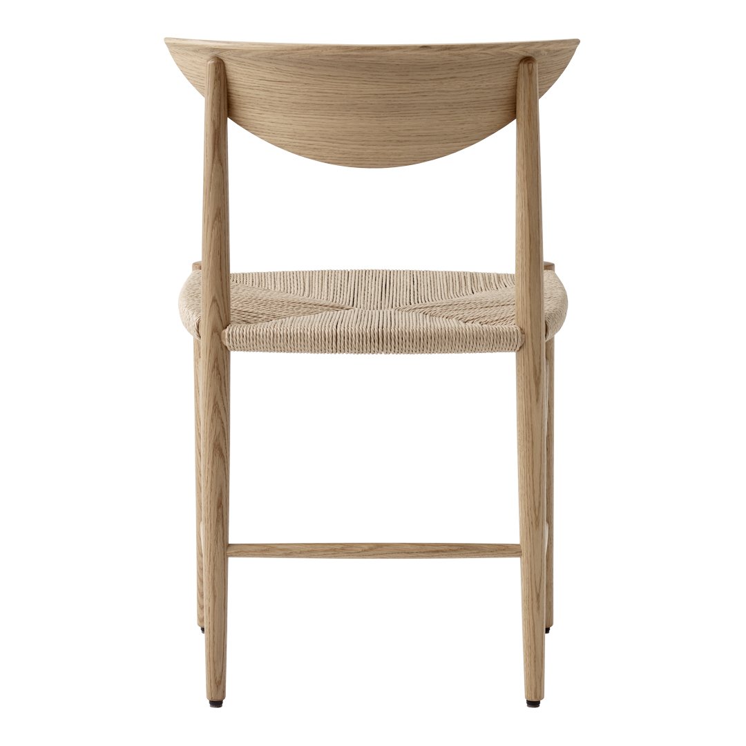 Natural oak chair with a smooth, curved back and a woven seat in light beige, showcasing minimalist design and craftsmanship.