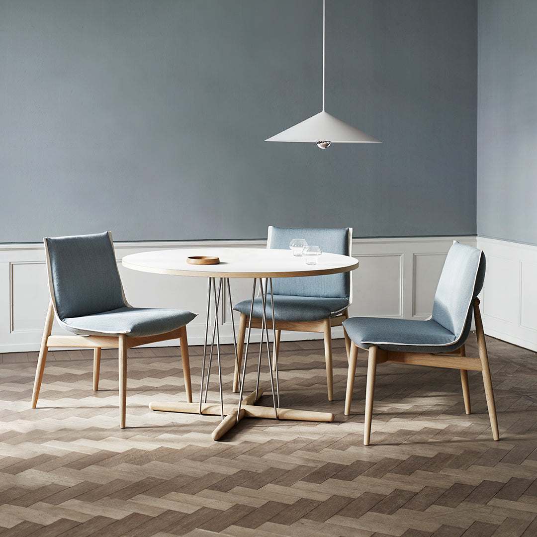 CARL HANSEN & SON E020 EMBRACE TABLE 白 E020 Embrace Table – Danish Design Store