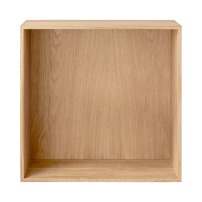 Natural oak wood cube with a smooth, light brown finish and minimalistic design, ideal for storage or display.