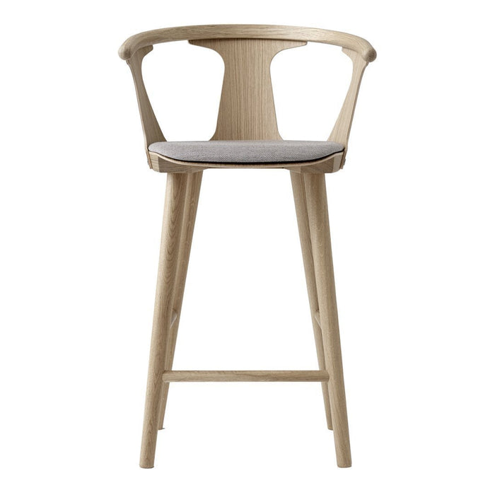 Natural wood bar stool with a light gray seat cushion and minimalist design. Perfect for modern interiors.