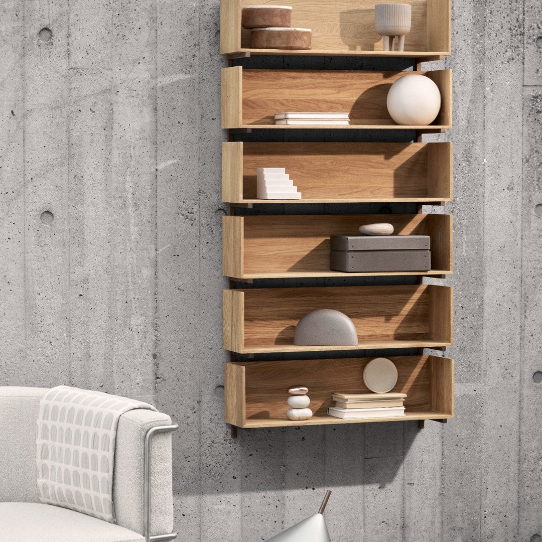 Modern wooden wall shelf in natural oak with minimalistic white and gray decor accents. Ideal for contemporary spaces.