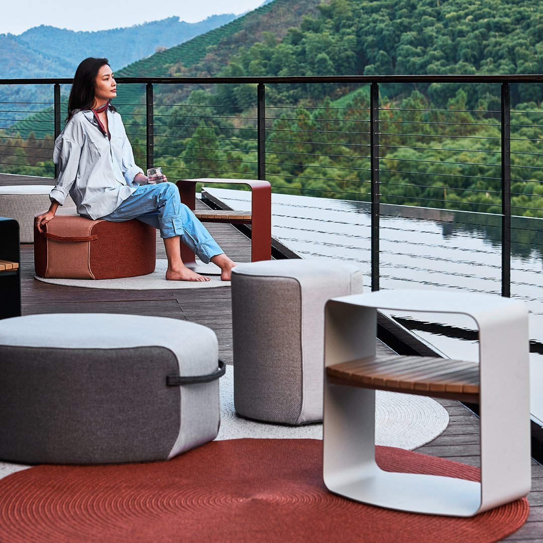 Mindo 108 Outdoor Pouf