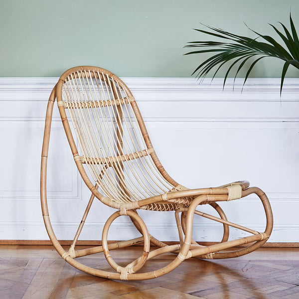 Natural wooden rocking chair with a streamlined design and woven pattern, perfect for a relaxed interior vibe.