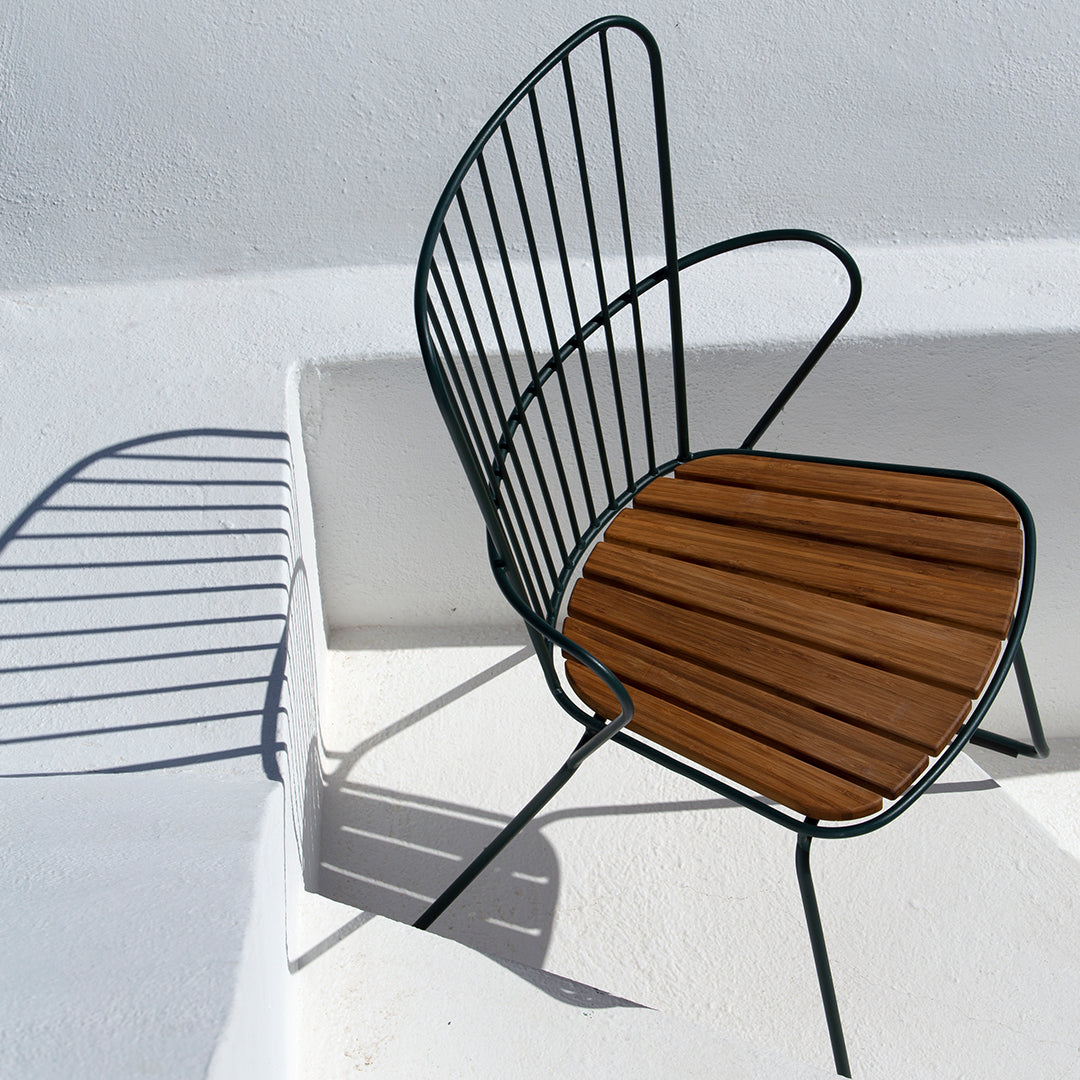 Black metal chair with curved lines and a brown slatted wooden seat, set against a white background.