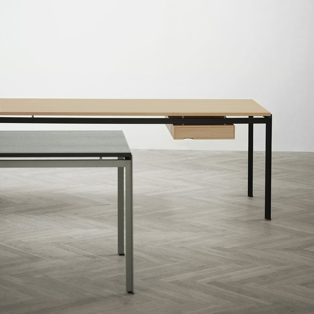 PK52 Professor Desk – Danish Design Store