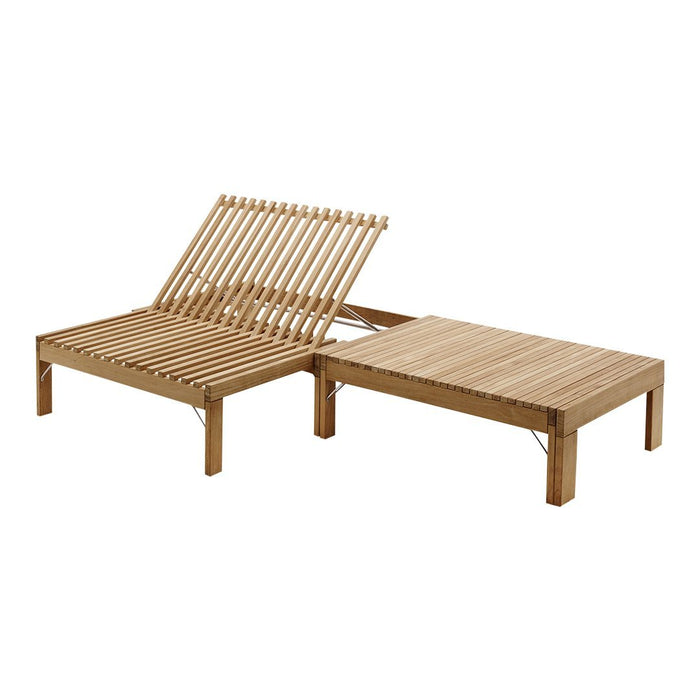 Light brown wooden lounge chair with slatted design for outdoor relaxation. Stylish and modern beach aesthetic.