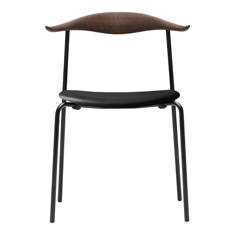 Black modern chair with a curved brown wood backrest and a sleek design, perfect for contemporary spaces.