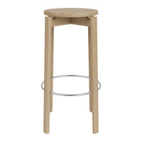 Natural wood bar stool with a round top, featuring light beige tones and a sleek chrome footrest.
