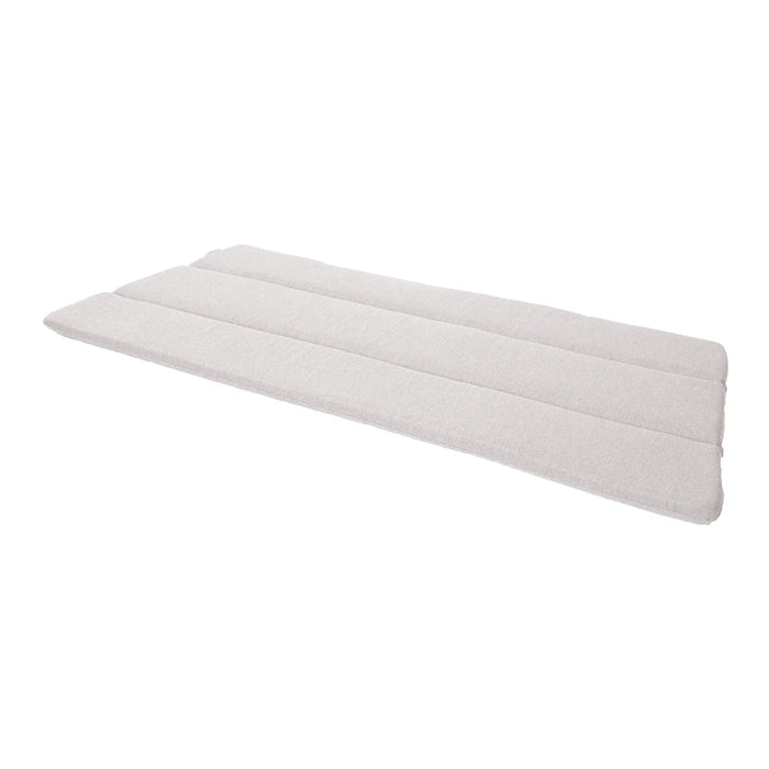 Light gray mattress pad with soft texture and subtle horizontal stripes. Ideal for a minimalist decor.